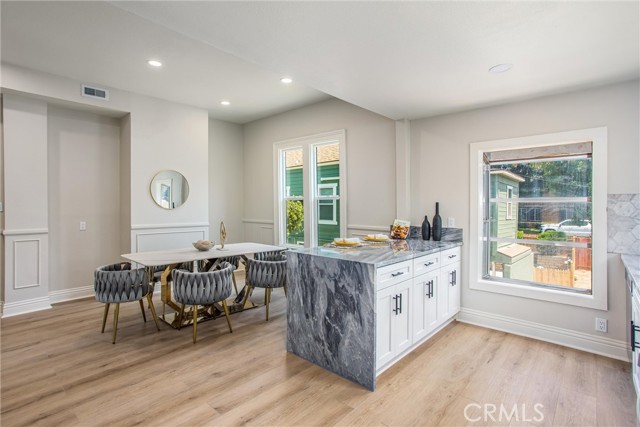 4224 Brockton Avenue, Riverside CA: https://media.crmls.org/medias/4ad83926-90bb-4bde-b06c-486c58ddef61.jpg