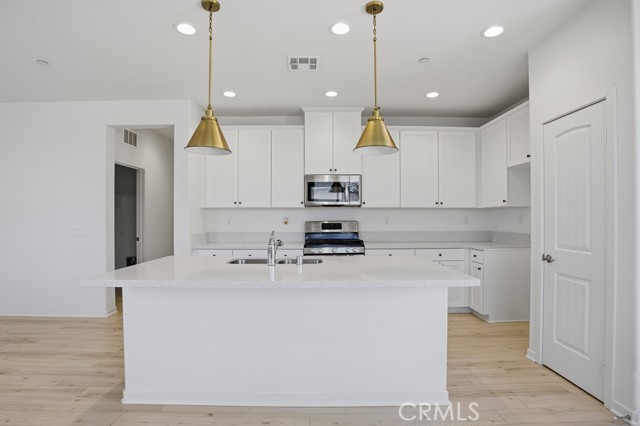 Detail Gallery Image 8 of 31 For 3719 Santa Ynez Ct, Rosamond,  CA 93560 - 4 Beds | 2 Baths