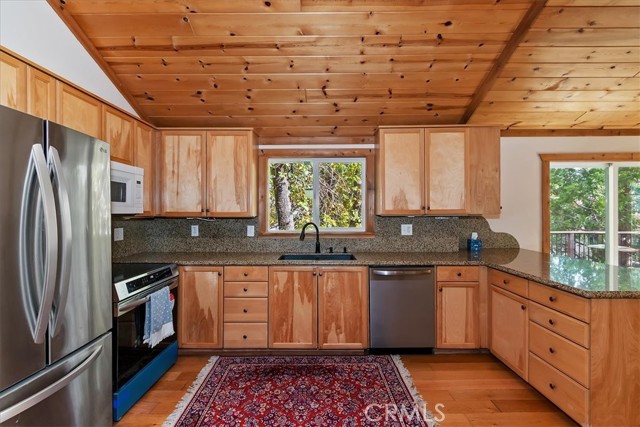 Detail Gallery Image 15 of 42 For 32765 Cougar, Arrowbear,  CA 92382 - 3 Beds | 1 Baths
