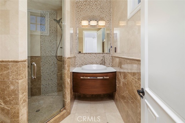 Detail Gallery Image 29 of 33 For 11 Sawgrass Dr, Newport Beach,  CA 92660 - 5 Beds | 5/1 Baths