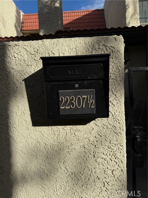 22307 Erwin Street photo 2