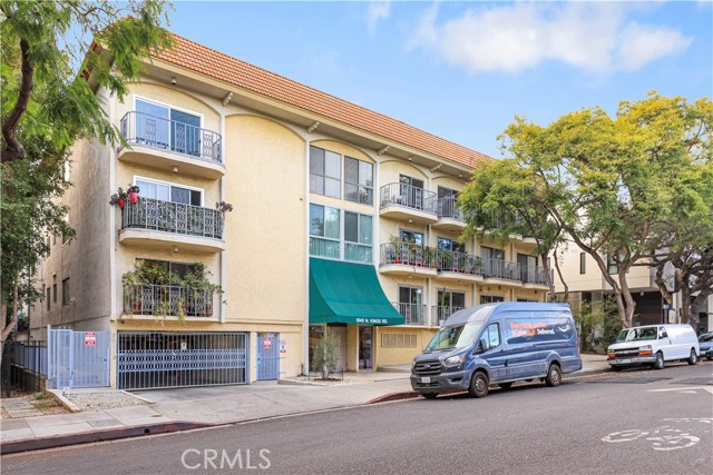 Detail Gallery Image 1 of 27 For 1045 N Kings Rd #105,  West Hollywood,  CA 90069 - 2 Beds | 2 Baths