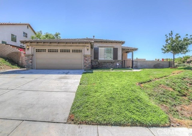 Detail Gallery Image 1 of 24 For 29454 Falling Leaf Dr, Lake Elsinore,  CA 92530 - 4 Beds | 2 Baths