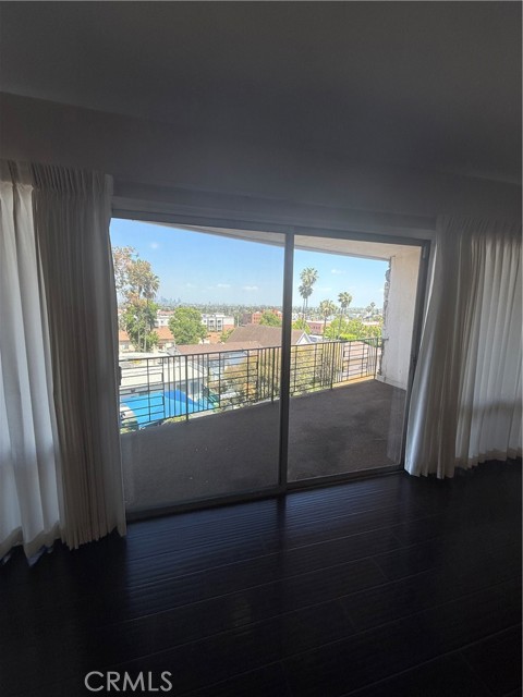 Detail Gallery Image 1 of 14 For 3829 Don Tomaso Dr #4,  Los Angeles,  CA 90008 - 2 Beds | 2 Baths