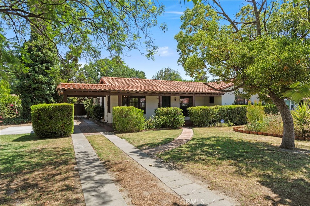 733 W 24th Street