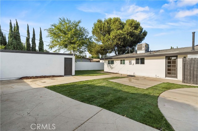 10839 Danube Avenue, Granada Hills CA: https://media.crmls.org/medias/4addcc8c-00b0-4034-8121-8b008af296bd.jpg
