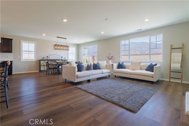 Detail Gallery Image 5 of 47 For 16034 Ulysses Ln, Fontana,  CA 92336 - 6 Beds | 4/1 Baths