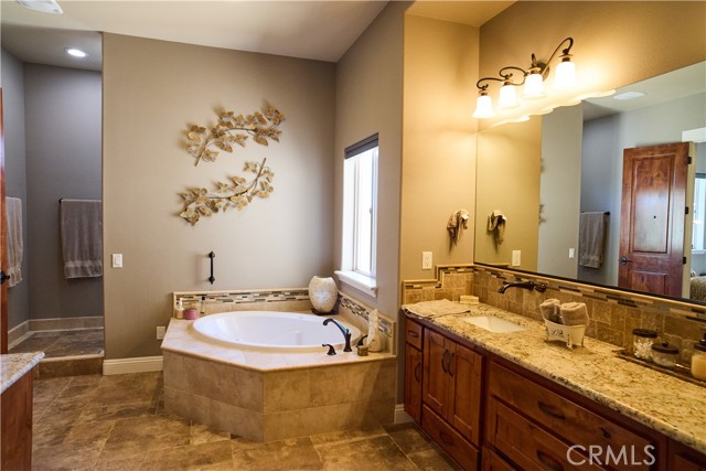 Detail Gallery Image 32 of 73 For 869 Whispering Winds Ln. Ln, Chico,  CA 95928 - 4 Beds | 3/1 Baths
