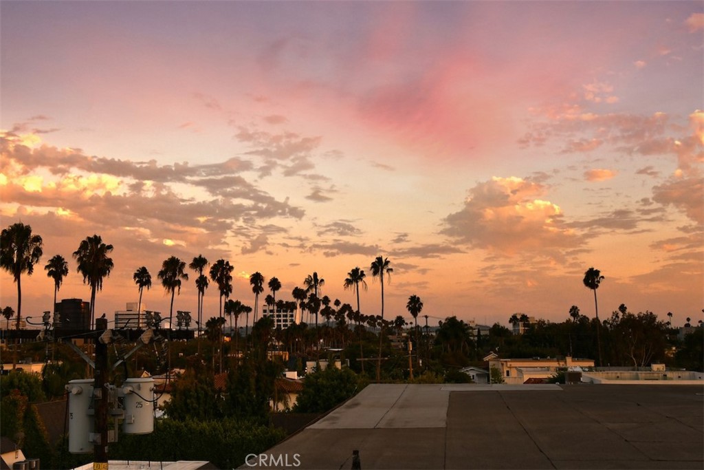 https://media.crmls.org/medias/4ade689a-7016-40fb-8b16-c2cecaa8a034.jpg?preset=X-Large