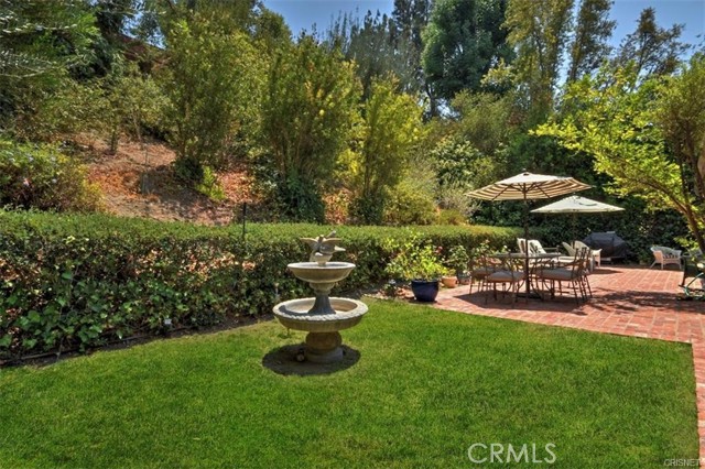 Detail Gallery Image 5 of 33 For 5620 Valerie Ave, Woodland Hills,  CA 91367 - 4 Beds | 2 Baths