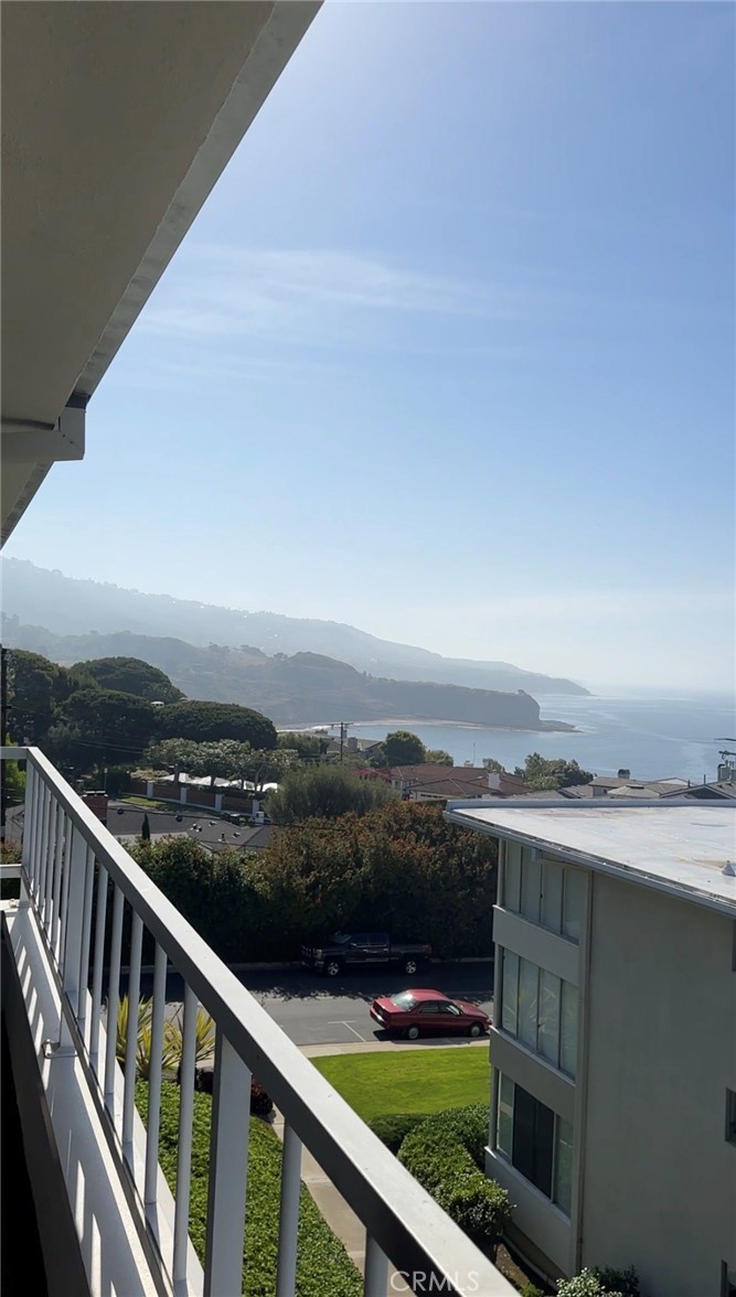 https://media.crmls.org/medias/4adf2247-99ee-4b3d-a7d3-a9b6d35575fa.jpg?preset=X-Large