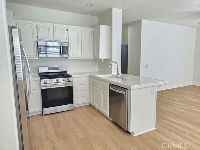 Detail Gallery Image 7 of 35 For 32921 Adelante St, Temecula,  CA 92592 - 5 Beds | 3 Baths