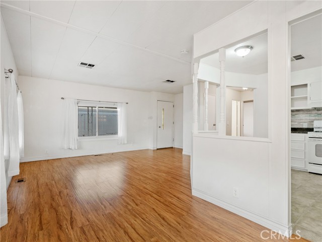 Detail Gallery Image 16 of 34 For 13393 Mariposa Rd #112,  Victorville,  CA 92395 - 2 Beds | 2 Baths