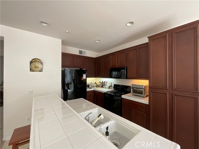 Detail Gallery Image 5 of 18 For 437 Sonora Cir, Redlands,  CA 92373 - 3 Beds | 2/1 Baths