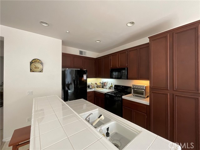 Detail Gallery Image 5 of 18 For 437 Sonora Cir, Redlands,  CA 92373 - 3 Beds | 2/1 Baths