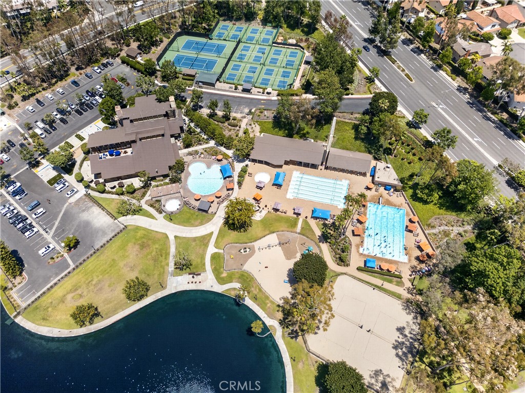https://media.crmls.org/medias/4adfe5fa-7583-476e-953a-9ebadeccfe26.jpg?preset=X-Large