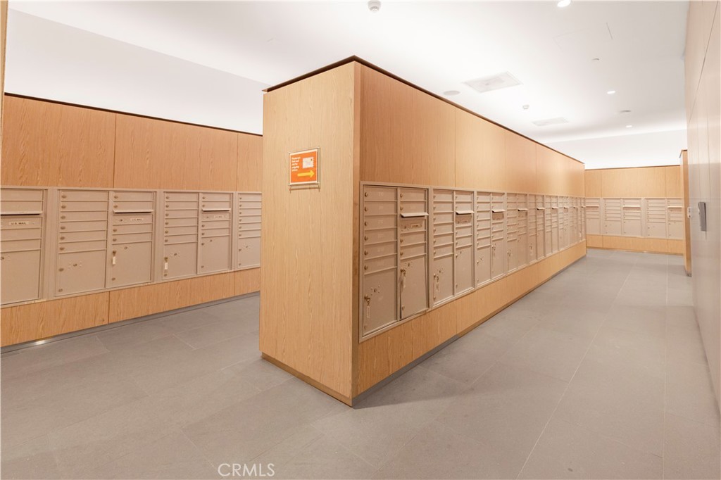 https://media.crmls.org/medias/4adffbbc-6896-40d4-8d2f-6b88855dcad8.jpg?preset=X-Large