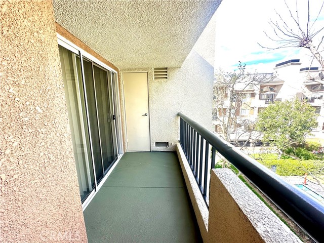 Detail Gallery Image 21 of 25 For 5510 Owensmouth Ave #327,  Woodland Hills,  CA 91367 - 2 Beds | 2 Baths