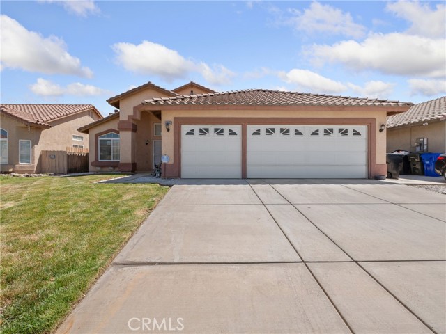 Detail Gallery Image 1 of 20 For 13337 Luna Rd, Victorville,  CA 92392 - 4 Beds | 2 Baths