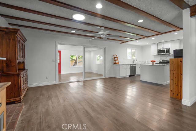 Detail Gallery Image 10 of 42 For 20212 Londelius, Winnetka,  CA 91306 - 3 Beds | 2 Baths