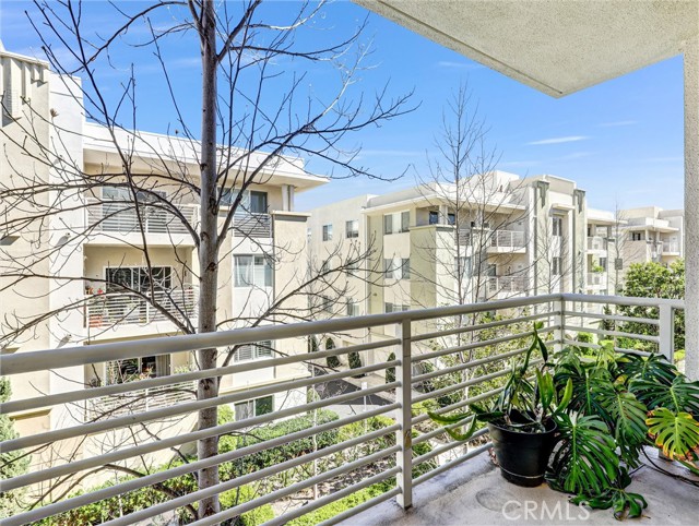 Detail Gallery Image 15 of 26 For 12922 Union #302,  Hawthorne,  CA 90250 - 2 Beds | 2 Baths