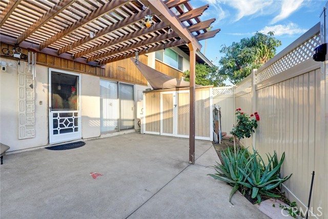 Detail Gallery Image 7 of 10 For 15500 Tustin Village Way #105,  Tustin,  CA 92780 - 3 Beds | 1/1 Baths