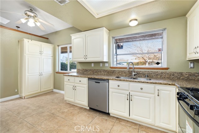 Detail Gallery Image 13 of 35 For 17569 Redbud St, Hesperia,  CA 92345 - 3 Beds | 2 Baths