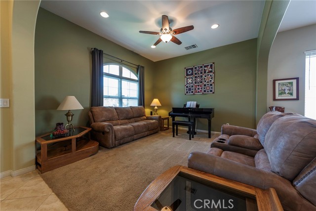 Detail Gallery Image 12 of 53 For 31118 Lilac Way, Temecula,  CA 92592 - 4 Beds | 2/1 Baths