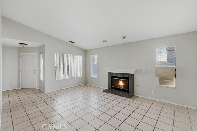 Detail Gallery Image 8 of 37 For 13645 Agate Way, Victorville,  CA 92392 - 3 Beds | 2 Baths