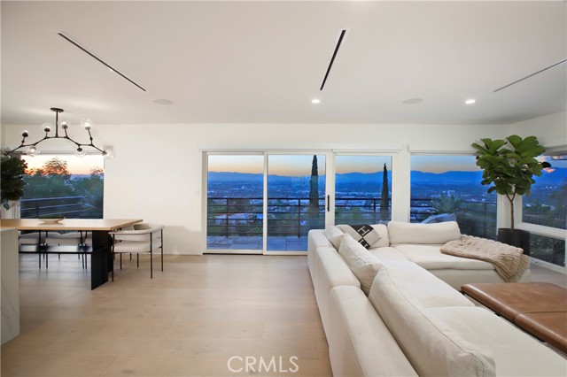 3863 Sherwood Place, Sherman Oaks CA: https://media.crmls.org/medias/4ae410ed-ea37-4dd8-ae9f-a1a38038705d.jpg