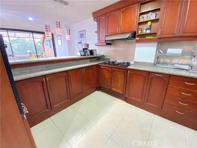 Detail Gallery Image 9 of 23 For 1 P. Gomez D, Cuenca, Ecuador, –,  – 00000 - 2 Beds | 2/1 Baths