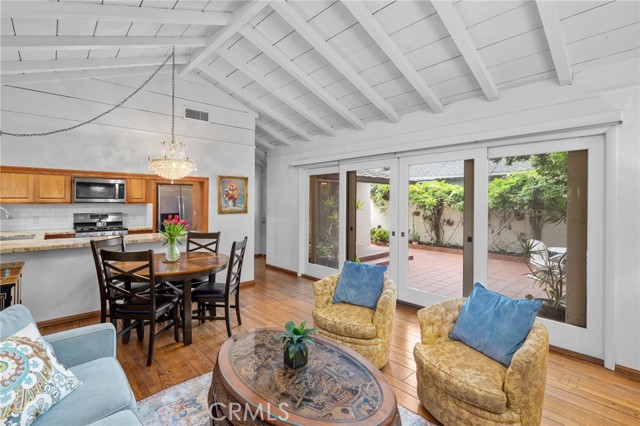 113 Vista Del Parque, Redondo Beach, California 90277, 2 Bedrooms Bedrooms, ,1 BathroomBathrooms,Residential,Sold,Vista Del Parque,SB24098927