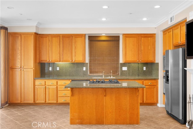 Detail Gallery Image 7 of 31 For 16826 Pembrook Ln, Huntington Beach,  CA 92649 - 4 Beds | 3 Baths