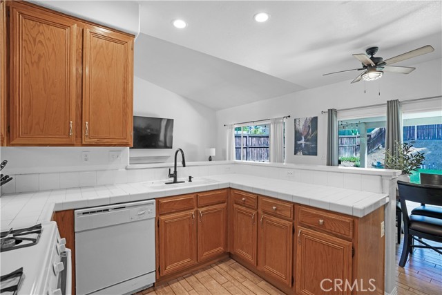 Detail Gallery Image 8 of 26 For 1480 Floral Park St, Corona,  CA 92881 - 3 Beds | 2 Baths