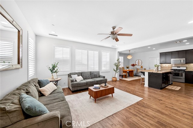 Detail Gallery Image 10 of 30 For 302 E Bridenbecker Ave, La Habra,  CA 90631 - 4 Beds | 2/1 Baths