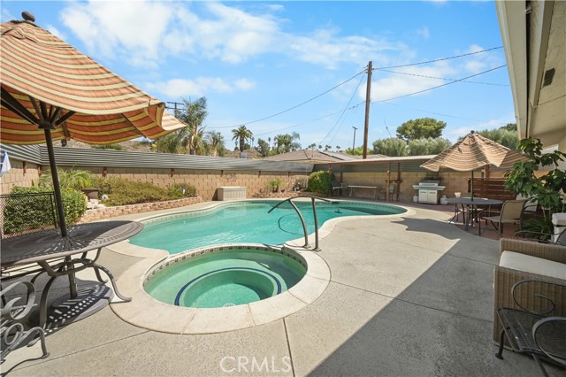 Detail Gallery Image 8 of 43 For 3260 Vista Way, Hemet,  CA 92544 - 4 Beds | 2/1 Baths