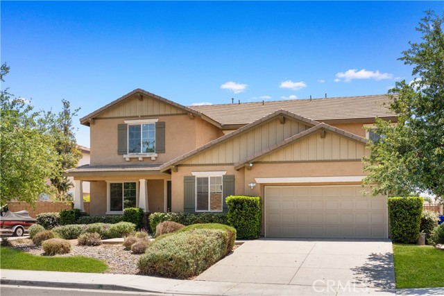 Detail Gallery Image 2 of 42 For 11836 Crossbill Way, Jurupa Valley,  CA 91752 - 5 Beds | 3 Baths