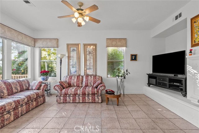 22440 Skylake Place, Saugus CA: https://media.crmls.org/medias/4ae84b03-4ef4-4617-b258-753ef90d6bbc.jpg