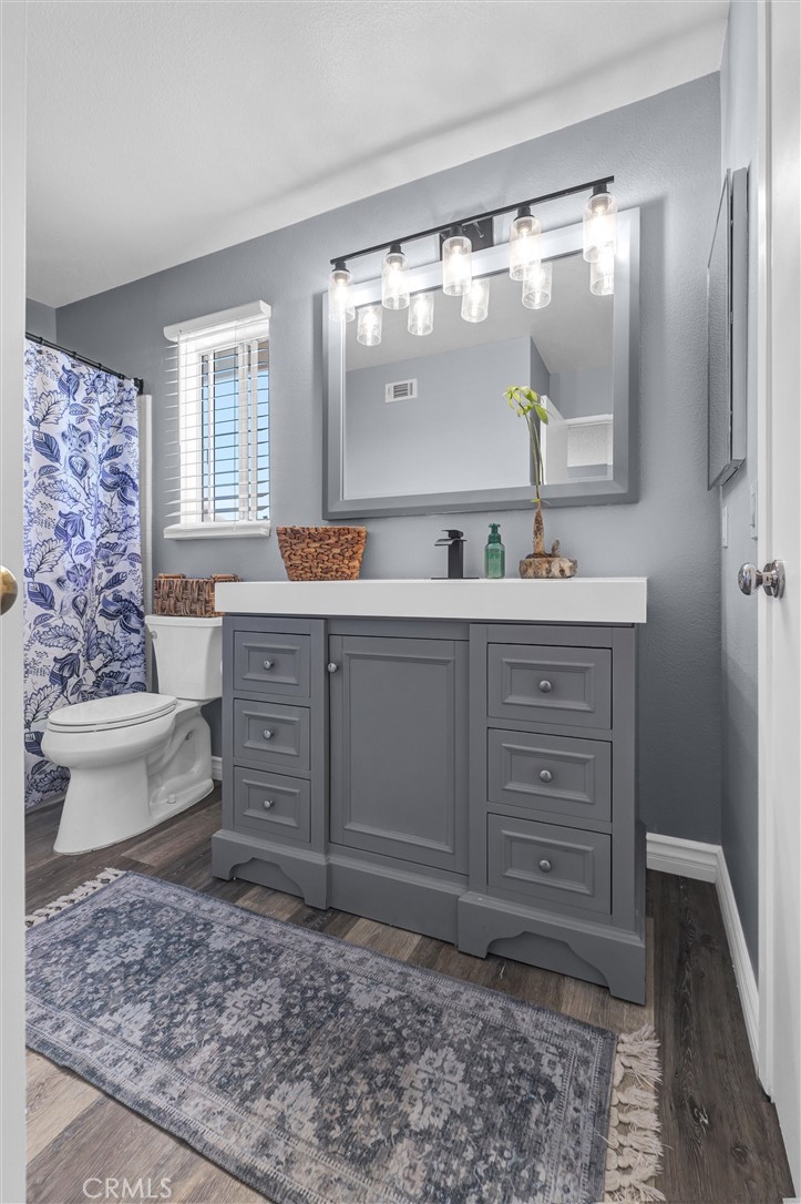 https://media.crmls.org/medias/4ae87dad-a0bc-4093-97d6-a022750b6135.jpg?preset=X-Large