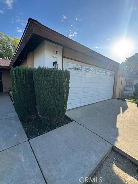 Detail Gallery Image 3 of 13 For 3705 Valley Springs, Bakersfield,  CA 93309 - 3 Beds | 2 Baths