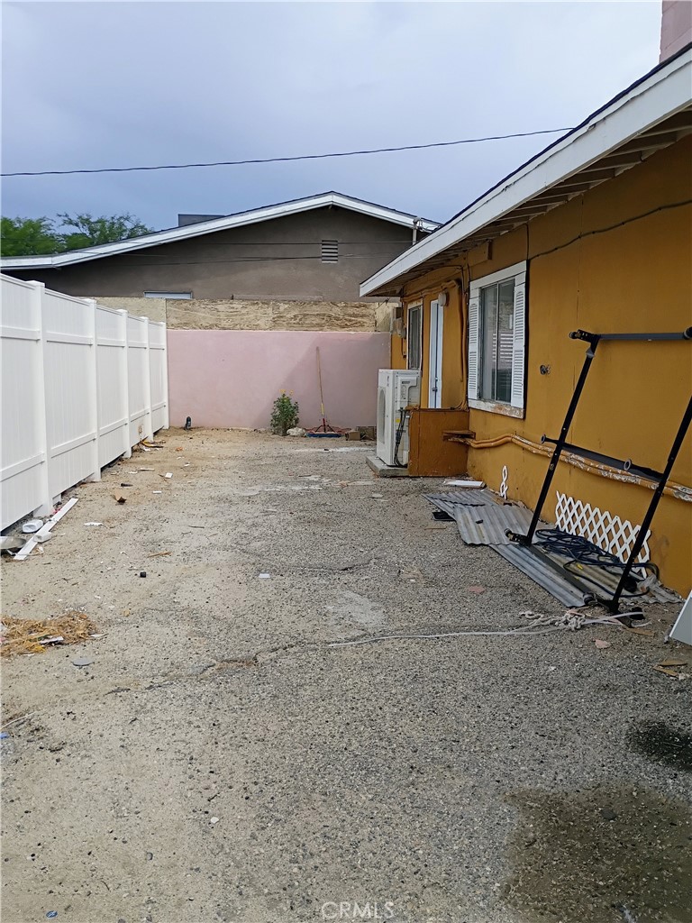 https://media.crmls.org/medias/4ae8aaed-ec66-4cf3-a822-47e22f8b6190.jpg?preset=X-Large