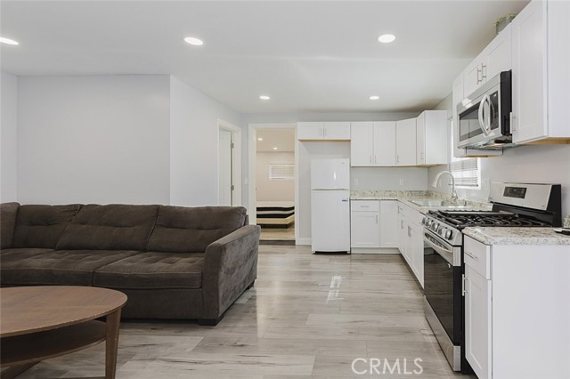 Detail Gallery Image 4 of 19 For 8407 Terhune, Sun Valley,  CA 91352 - 1 Beds | 1 Baths