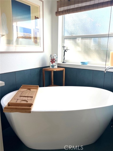 Detail Gallery Image 13 of 41 For 118 Yorktown, Newport Beach,  CA 92660 - 3 Beds | 2 Baths