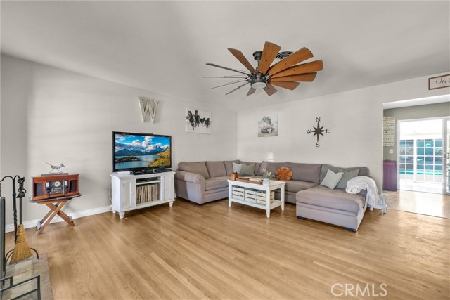 Detail Gallery Image 4 of 34 For 350 E Hacienda, Corona,  CA 92879 - 3 Beds | 2/1 Baths