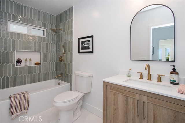 5126 Chesley Avenue, Los Angeles CA: https://media.crmls.org/medias/4aea7f6d-7eaa-4543-aa19-55f091848c8b.jpg