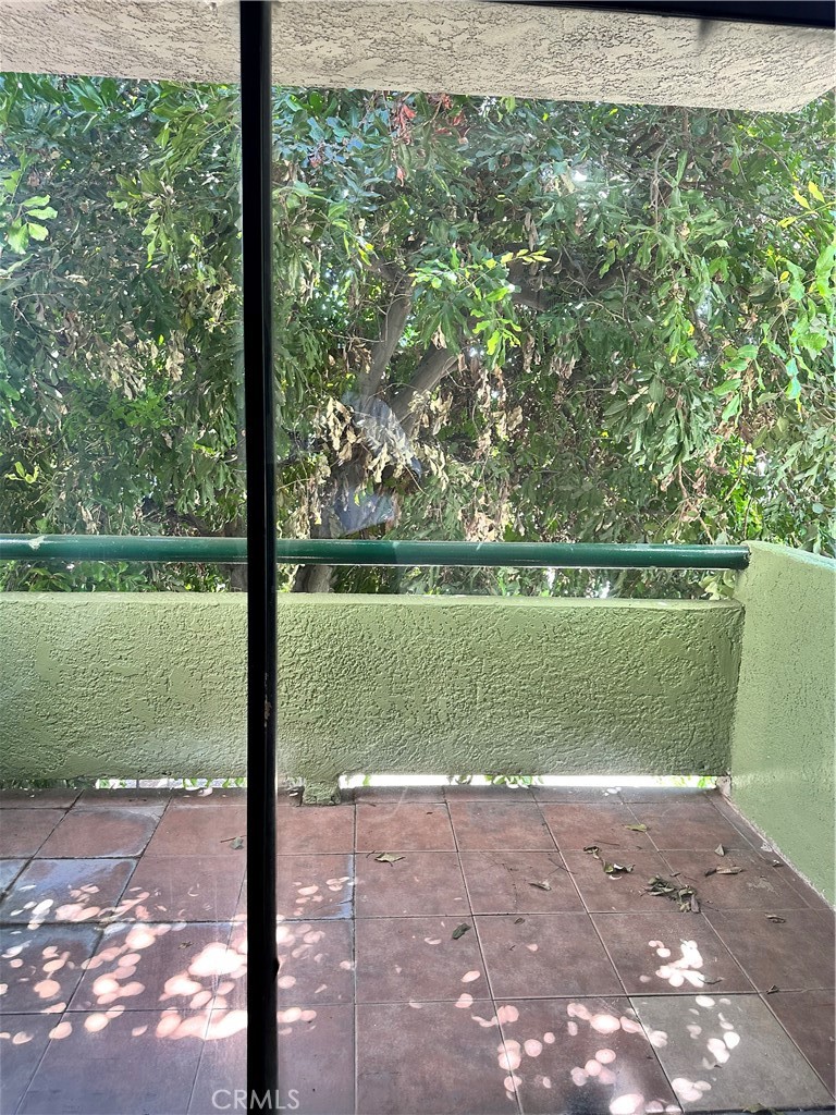 https://media.crmls.org/medias/4aeb8c12-7b70-40c3-ab30-b6913c176a3b.jpg?preset=X-Large