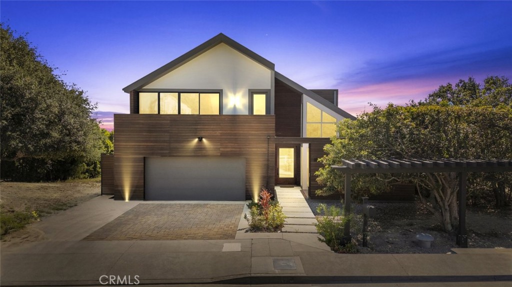 18177 Knoll Hill