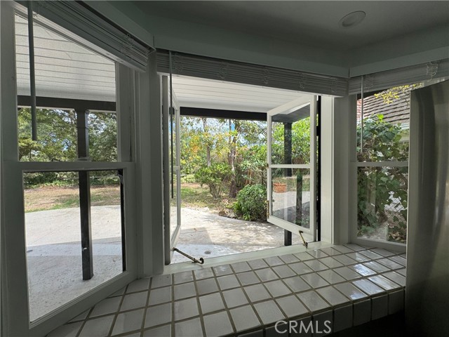 Detail Gallery Image 6 of 22 For 2212 Linda Flora Dr, Los Angeles,  CA 90077 - 3 Beds | 2/1 Baths