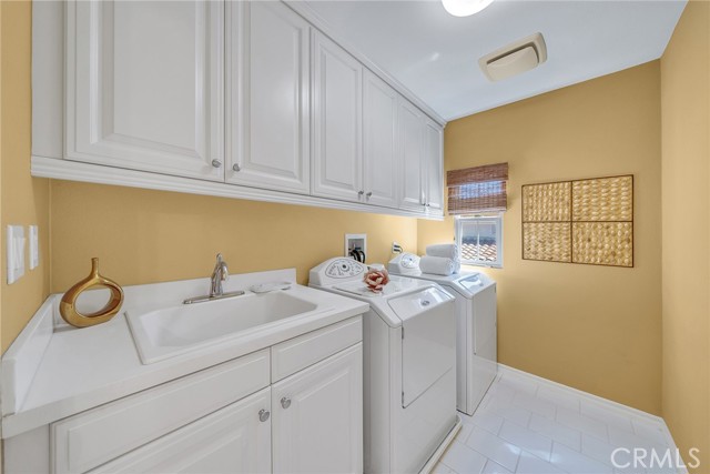 63 Splendor, Irvine CA: https://media.crmls.org/medias/4aec63bc-35c8-44ae-87b3-46e11351f18a.jpg