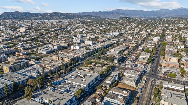 Detail Gallery Image 8 of 66 For 352 S Benton Way, Los Angeles,  CA 90057 - – Beds | – Baths